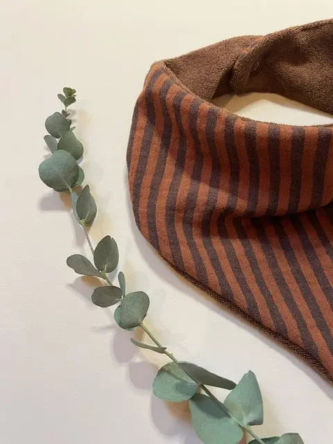 Marcel, le bavoir bandana bébé (0-2 ans) "Rayé Marron Chocolat" MOUSSE ET COMPAGNIE