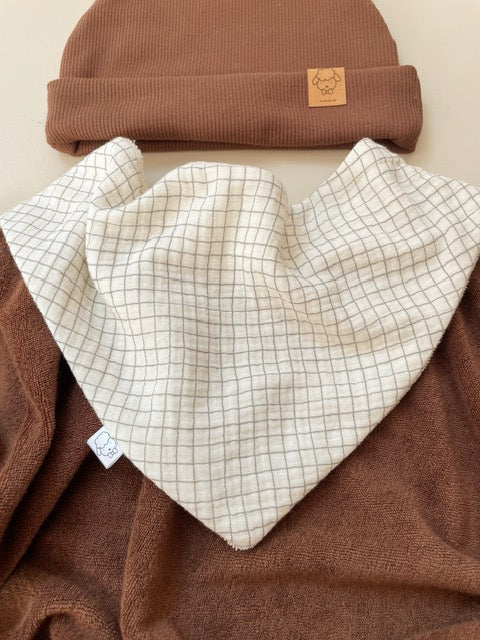 Le bavoir bandana : quand les gencives travaillent et que le style suit MOUSSE ET COMPAGNIE