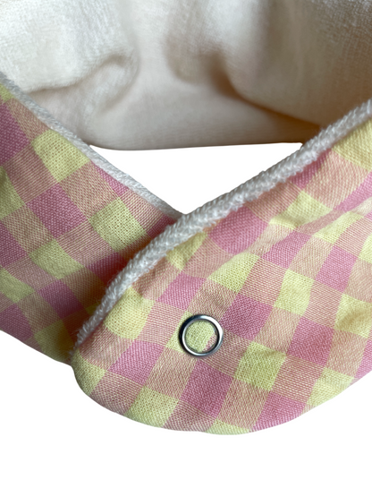 Marcel, le bavoir bandana bébé (0-2 ans) "Vichy Rose + Jaune"