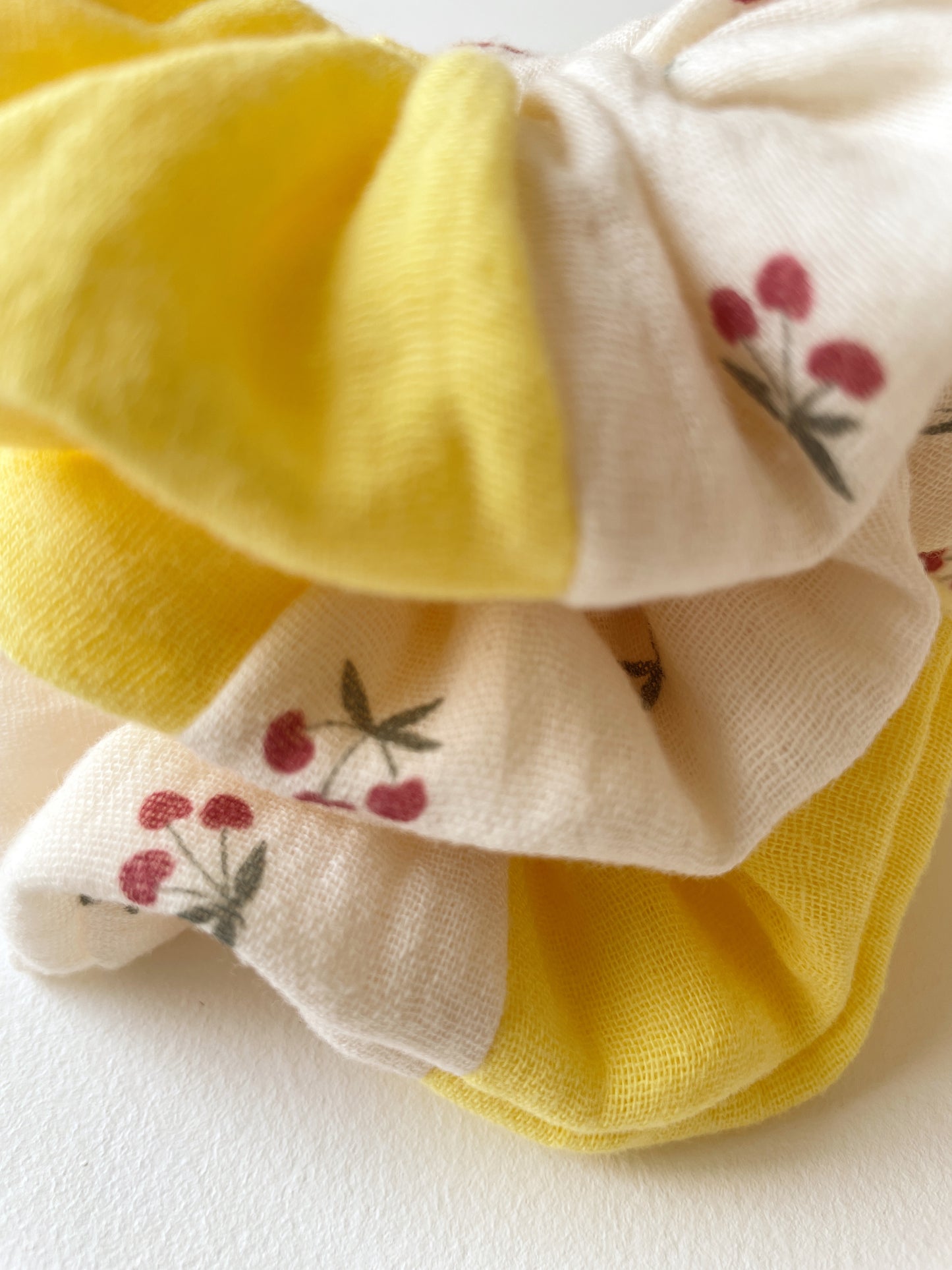 Le mini chouchou bi-goût jaune+cerises - PIÈCE UNIQUE