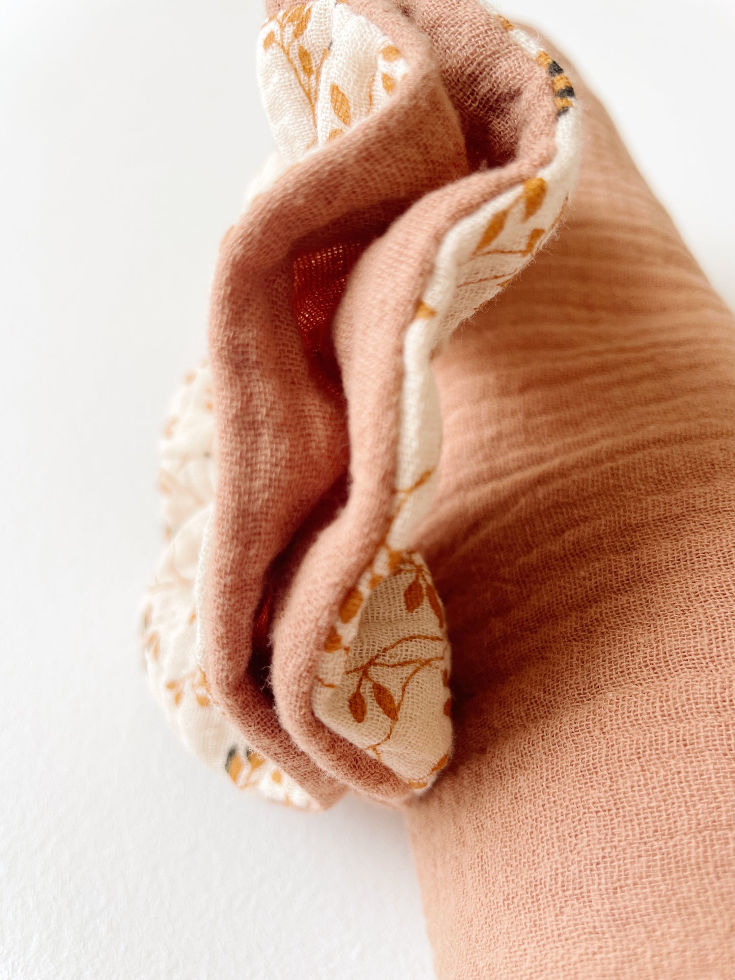 Le chouchou double argile+petites feuilles - PIÈCE UNIQUE