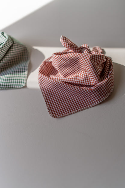 Charlie, le foulard bébé et enfant (0-99 ans) "Vichy Rouge Framboise"