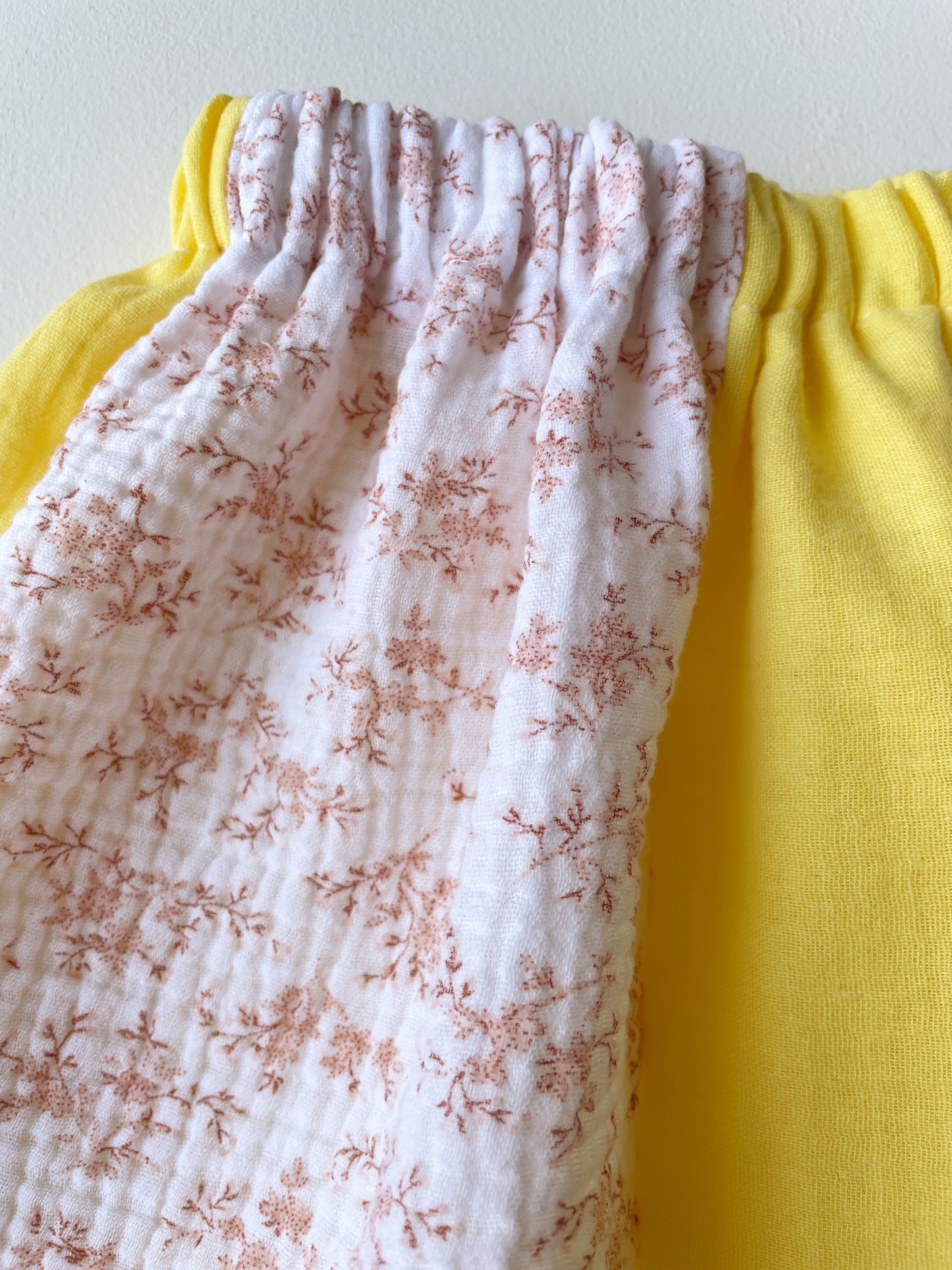 La jupe bi-goût jaune-fleuri rose (3-6 ans) - PIÈCE UNIQUE